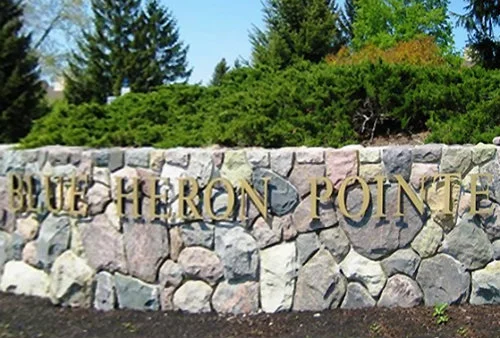 The welcome sign at Blue Heron Pointe in Northville, MI