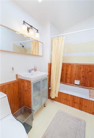 Homes for Sale in Walnut Lake Rd