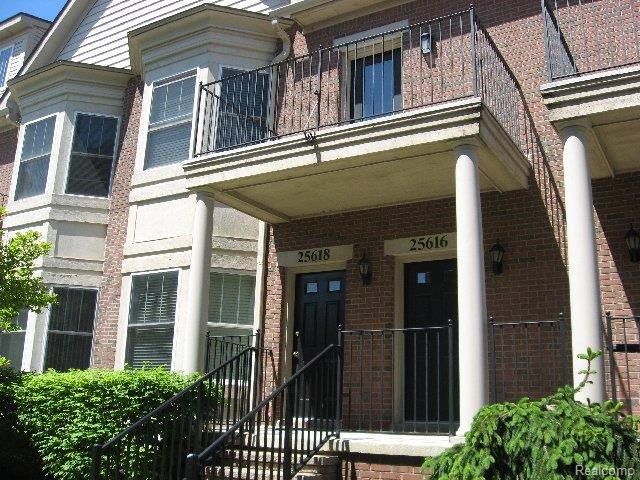 25616 Portico Lane Gateway Village Novi MI 48375